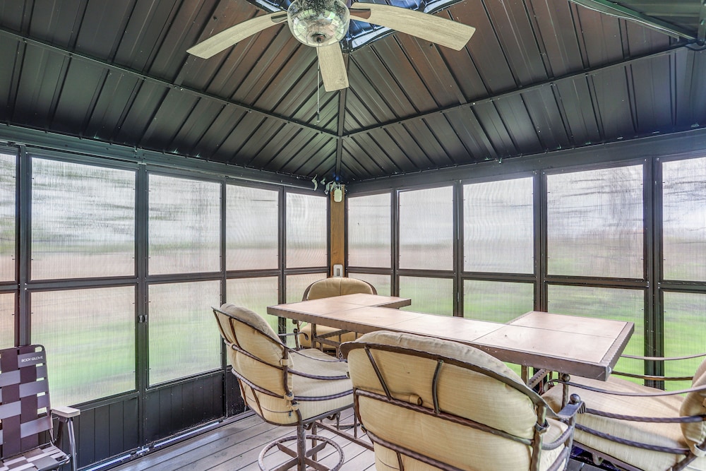 7 Mi to Cedar Point: Retreat w/ Hot Tub & Gazebo