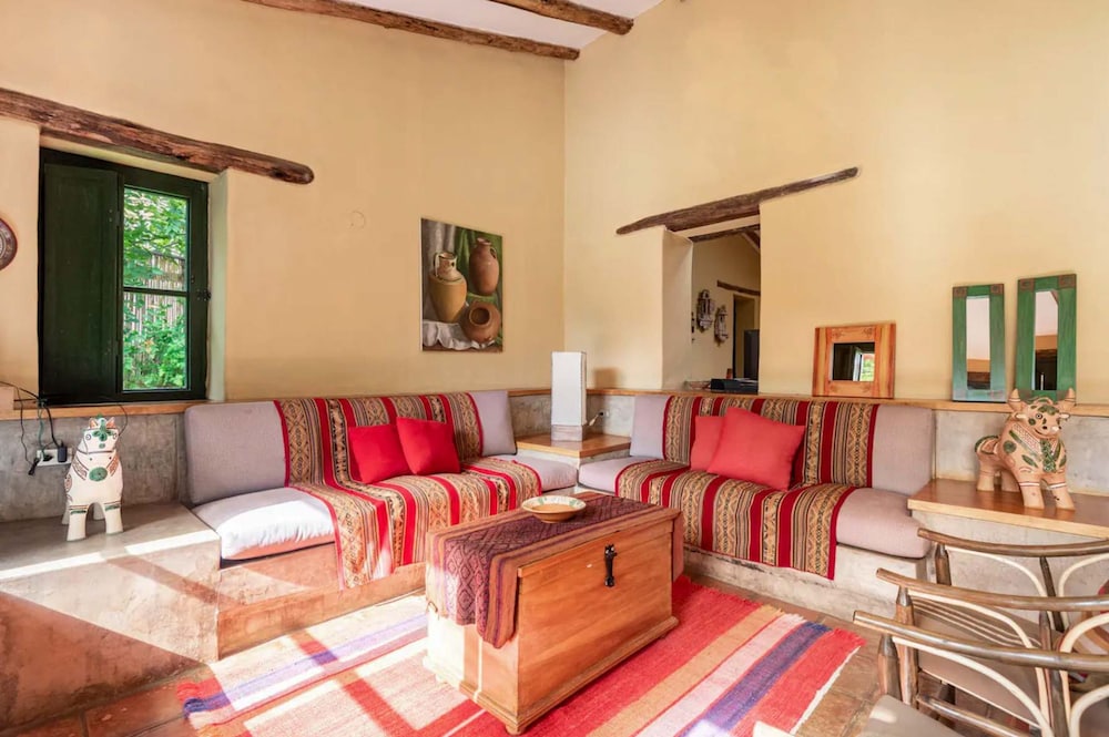 w Peaceful 4BR Villa With Nature View