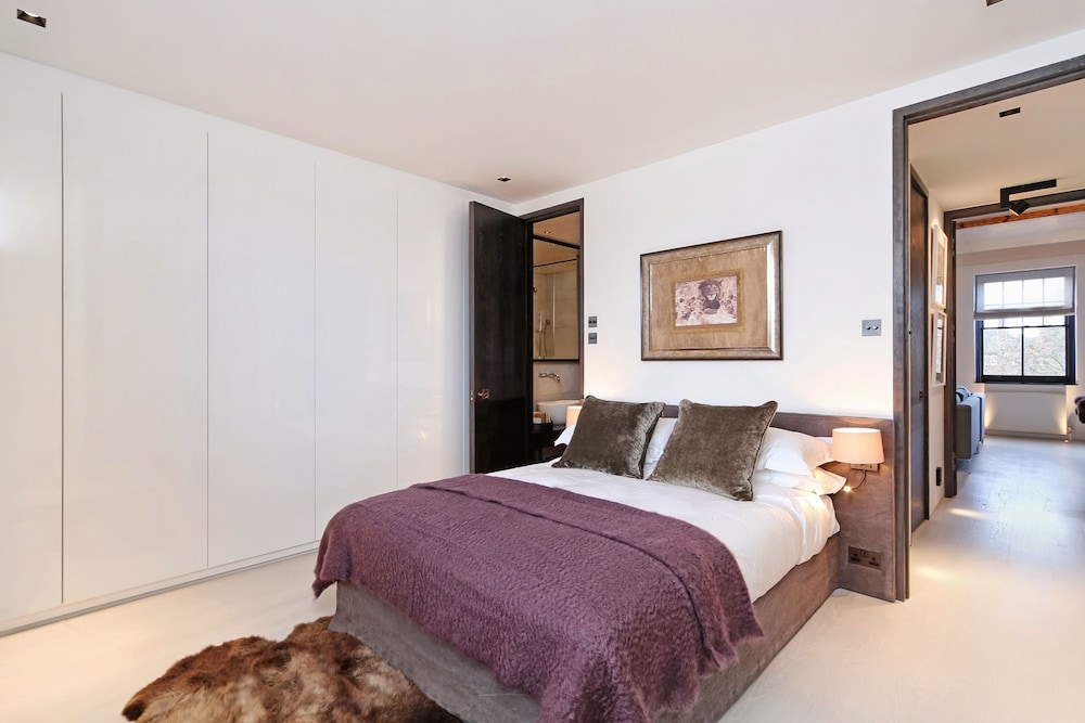 Super Premium - Cadogan Square 3 Bedroom Apartment