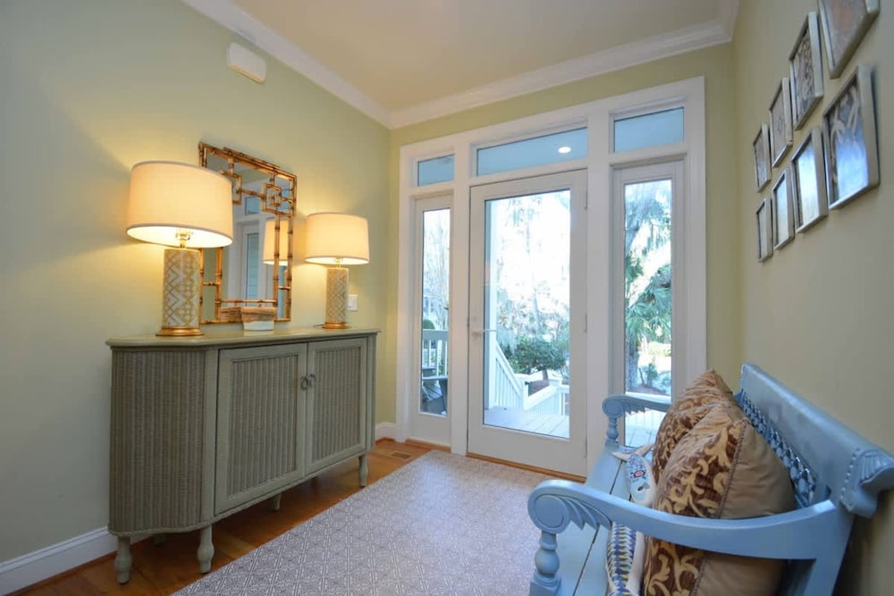 Island Time - Pet Friendly and Minutes From Beach