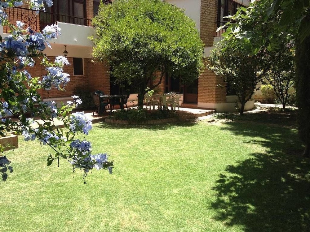 El Jardin Suites and Guest House