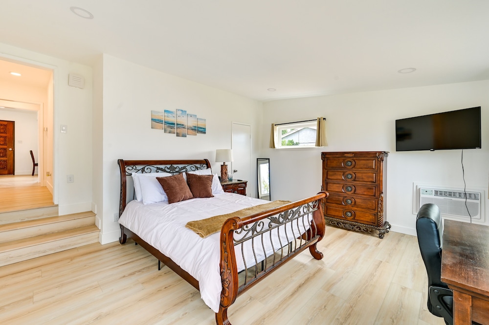 Sunny San Diego Home w/ Private Yard & Grill!