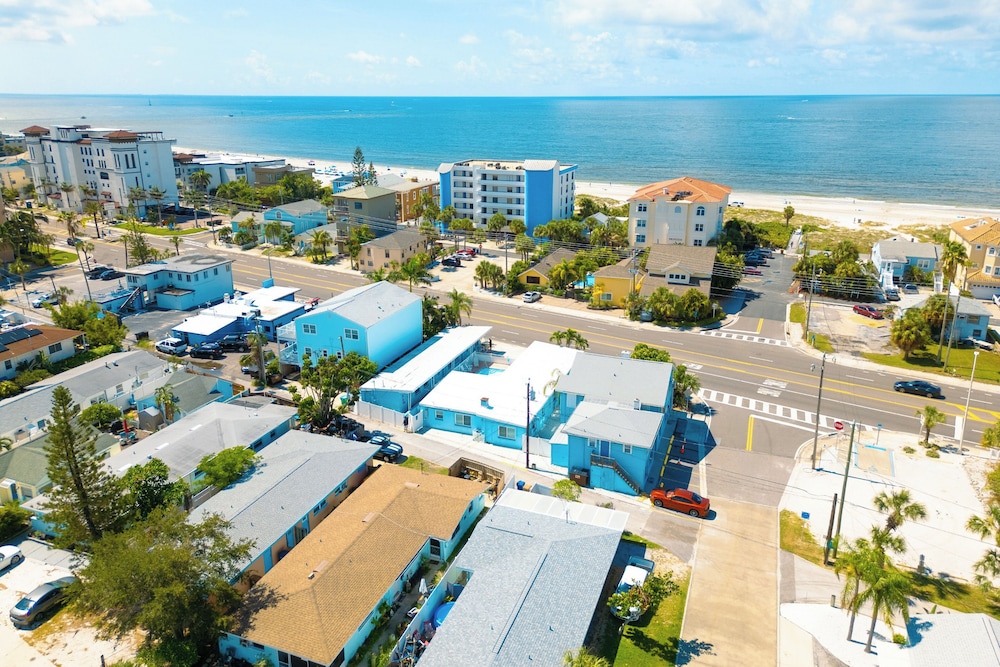 Madeira Beach Studio: Walk to John's Pass! view 4
