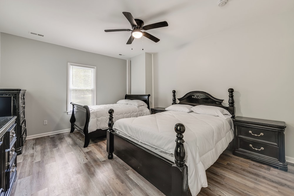 11 Mi to Fort Lee: 30-acre Retreat w/ Scenic Views