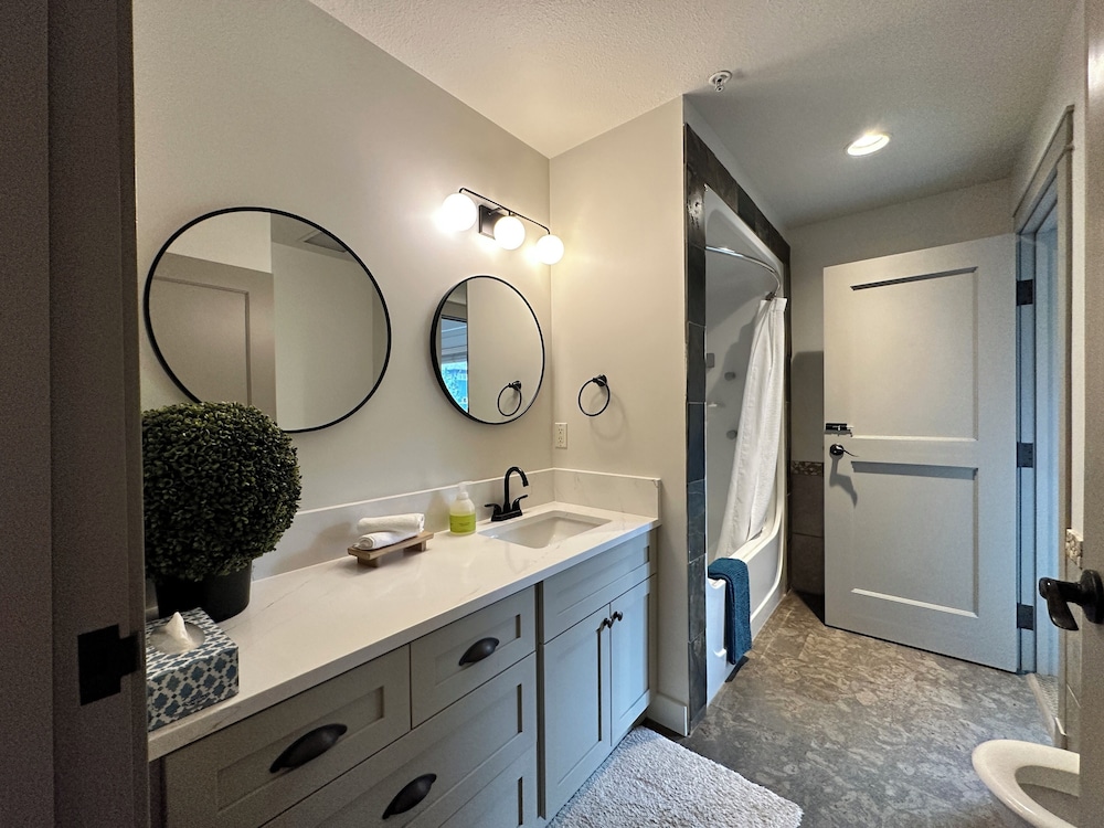 Solara Corner Suite-Pool & Hot Tub & Spa