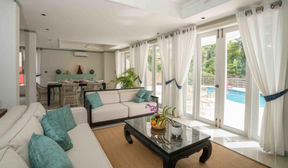 4Bed PoolVillaSteps from the Beach KBR34