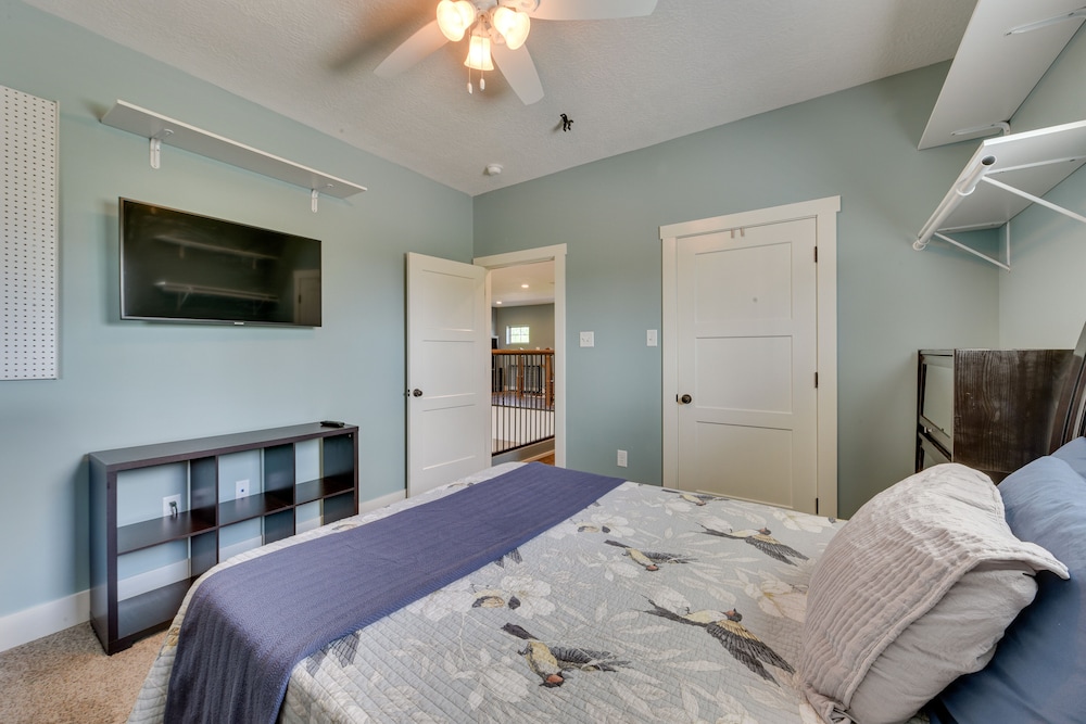 Spacious Lake Charles Craftsman - Pet Friendly! view 5