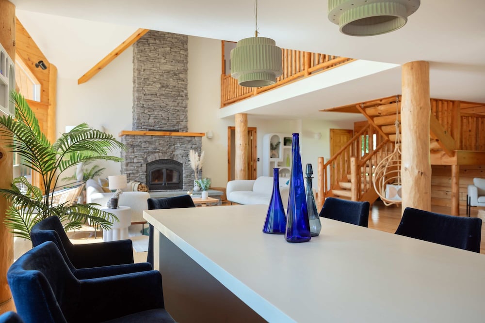 Luxury Private Estate w Pool Near Rhinebeck