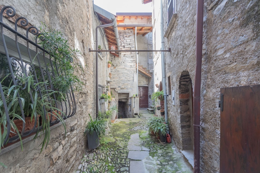 Pretty Studio in Old Town by Rent all Como