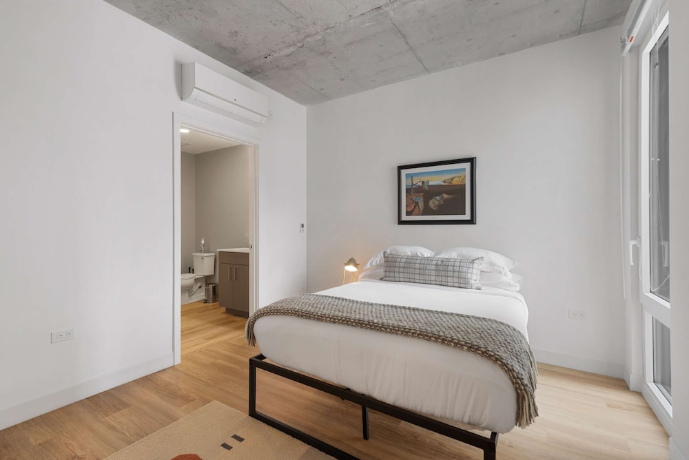 4BR Group Retreat Near Lincoln Park