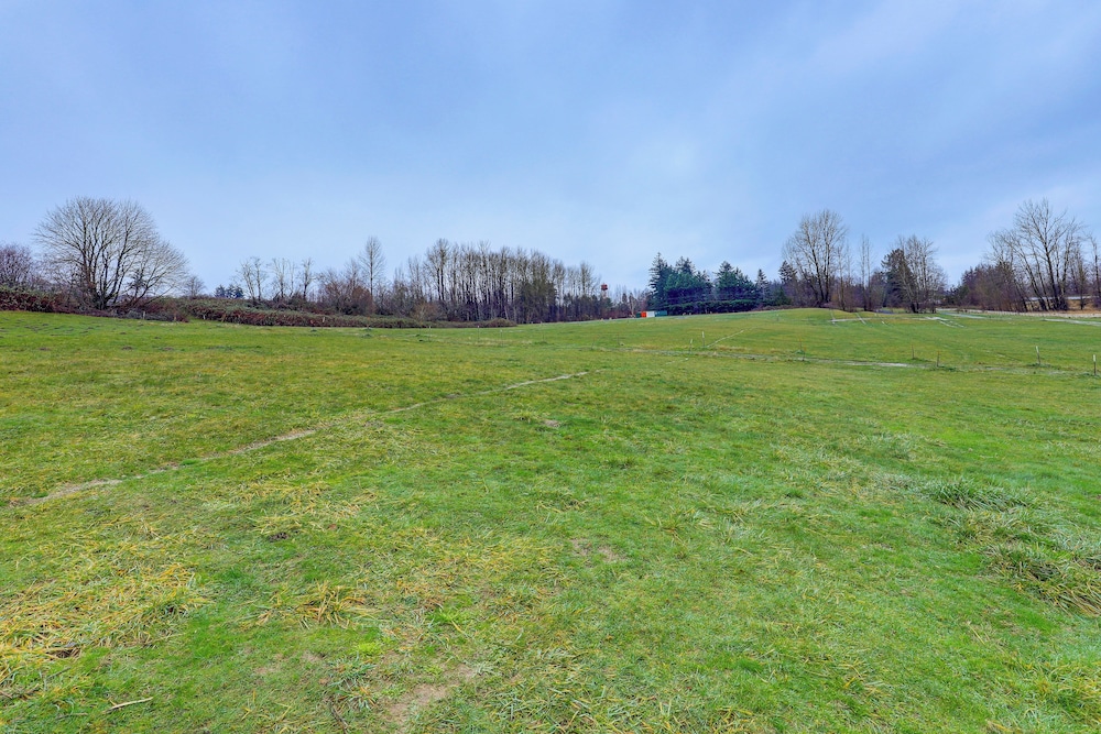 Walk to Mcmenamins Edgefield: Inviting Townhome!