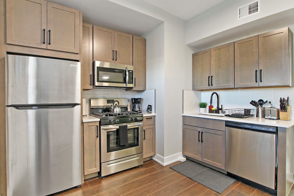 Comfy 2BR - Sunnyside 2F