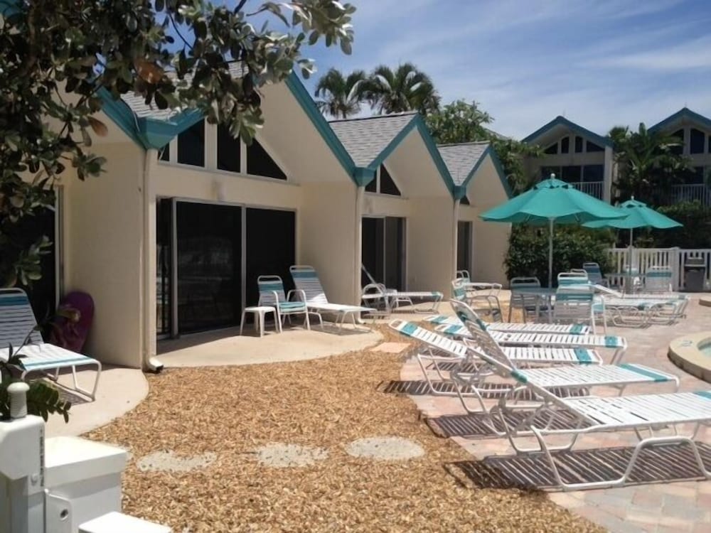 Coconuts Beach Resort