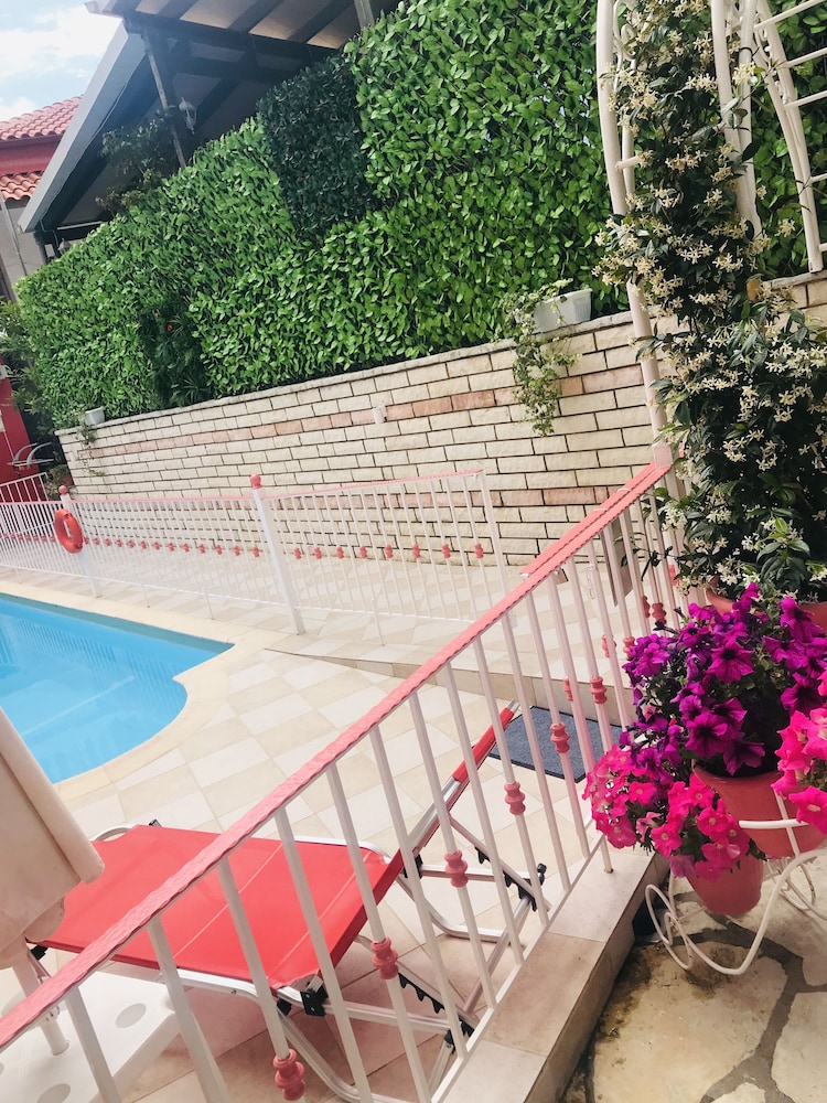 Villa Antonis