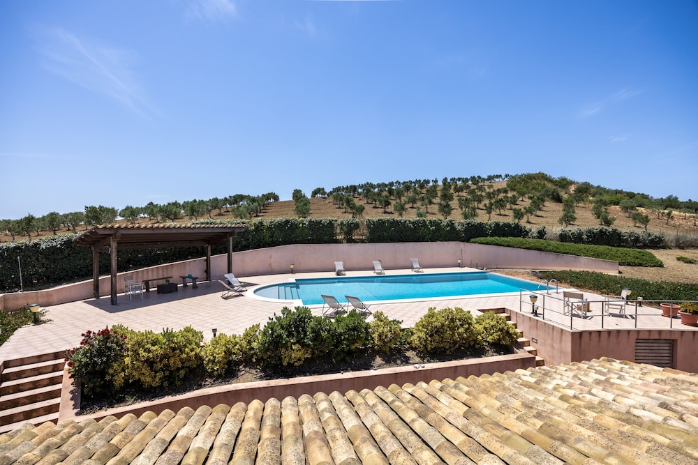 Villa sui Colli Ericini con Piscina by Wonderful Italy