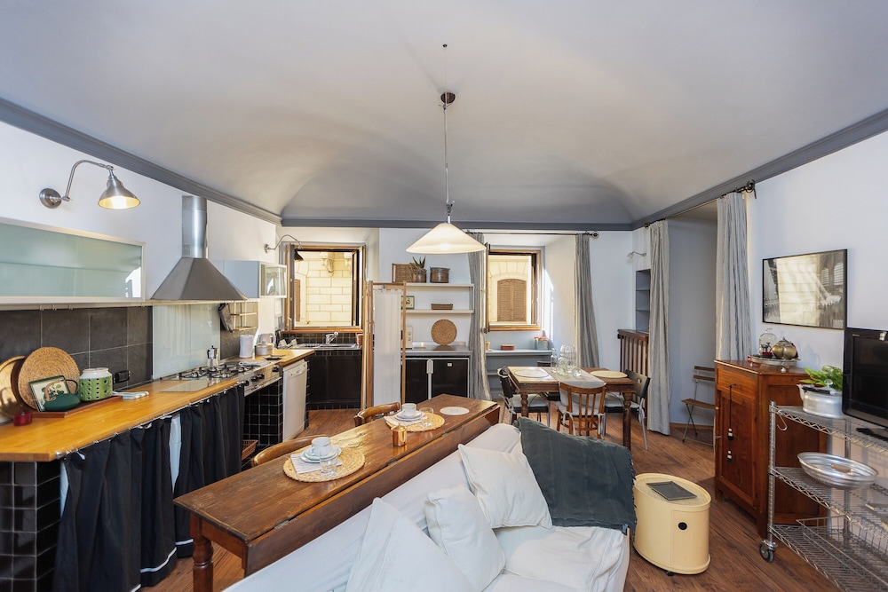 Pantheon Apartment