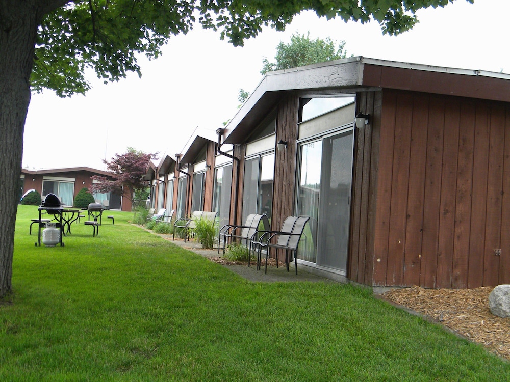 Nader's Motel & Suites