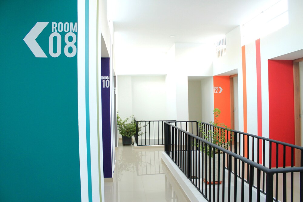 Color Hostel