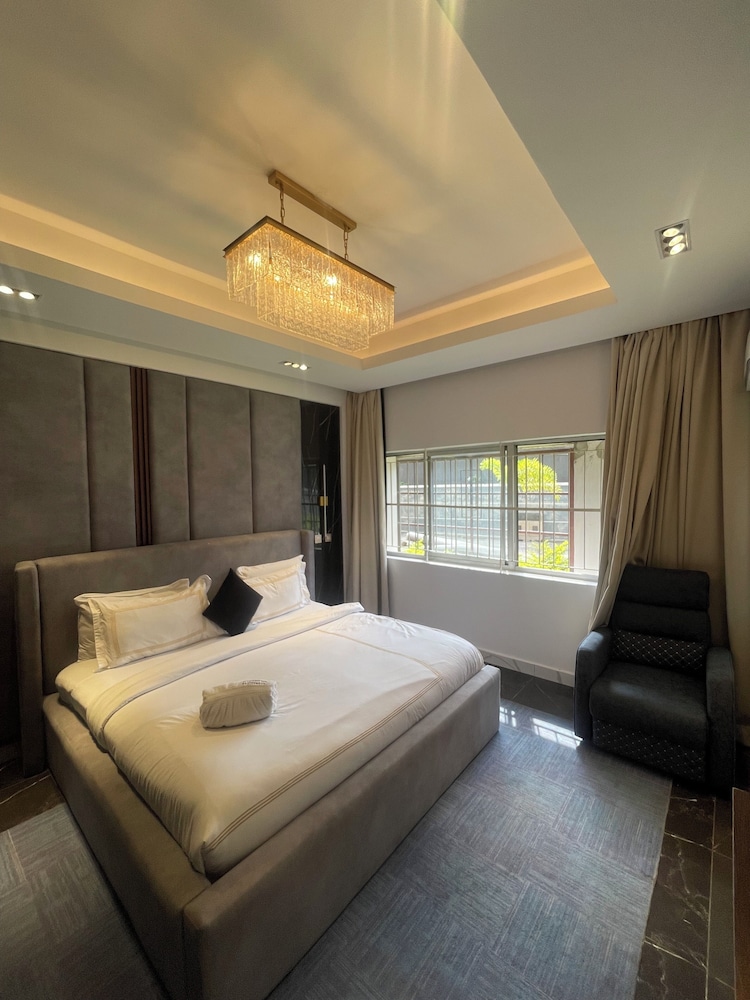 Sujimoto Residences Precious