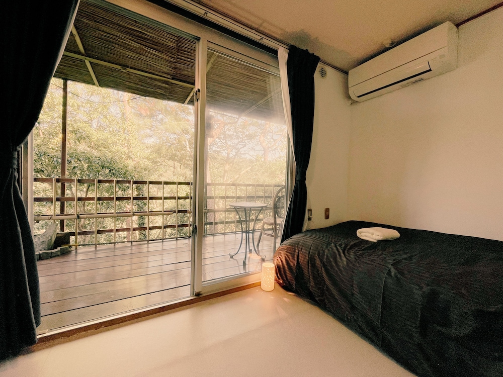Starlight Hostel Endeavour view 3