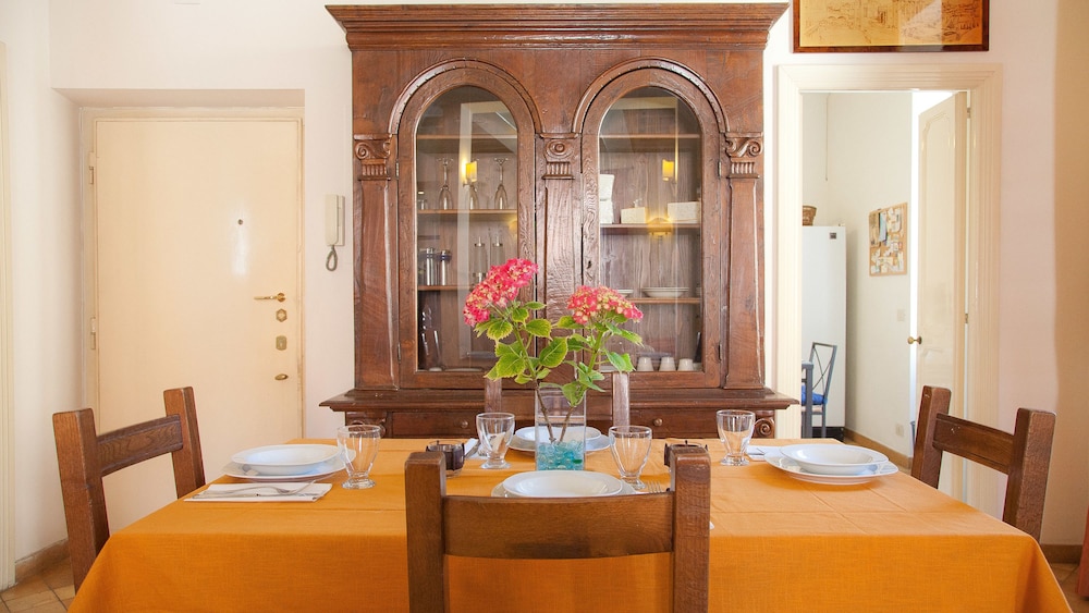 Rental in Rome Crociferi 1