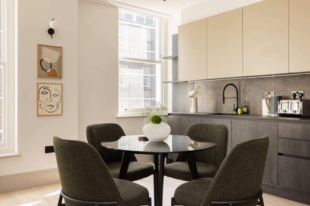 The Brunswick Square Retreat - Glamorous 1bdr Flat
