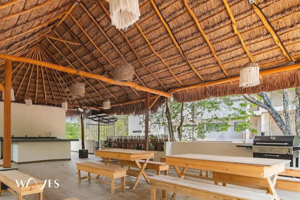 Spacious Loft W/garden View Pool + Jacuzzi GYM