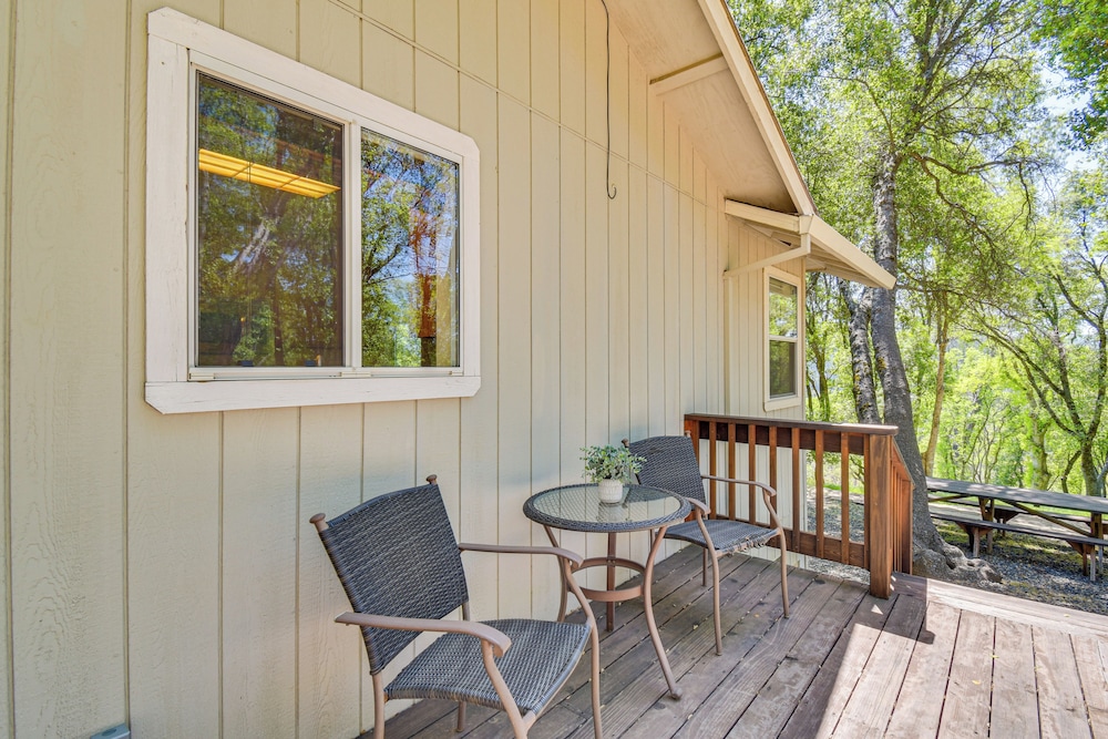 Yosemite Home Base: Community Perks + Lake Access!
