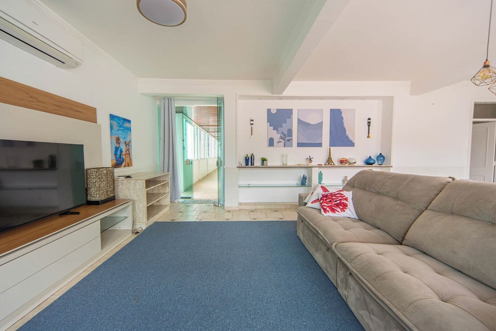Casa Pet Friendly com 3 su tes a 200m da Praia