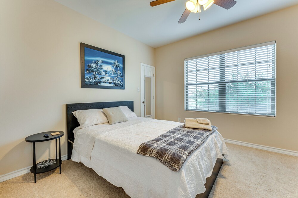 7 Mi to Lake Casa Blanca: Laredo Family Home!