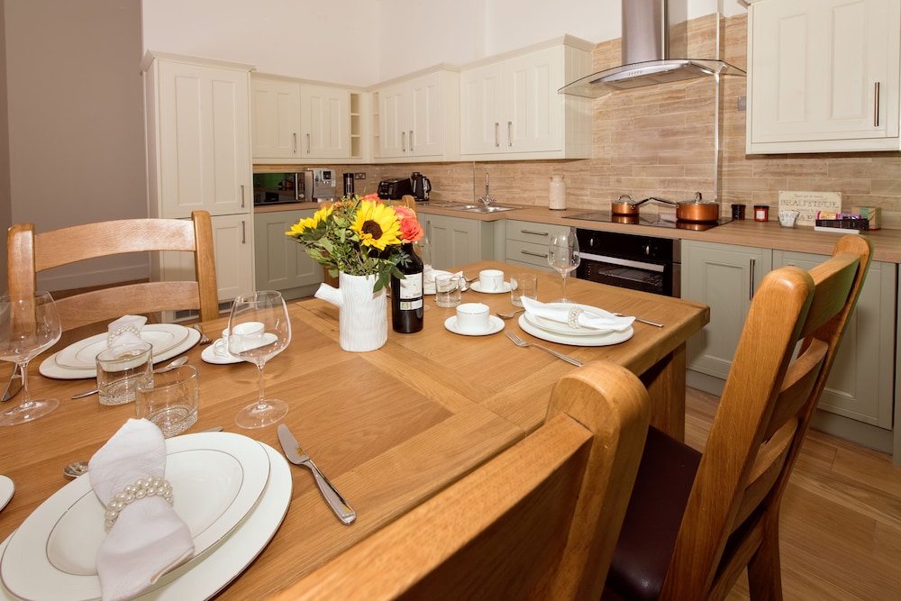 Oxford Vacations - Luxury Apart Hotel Beechwood House - Property Image 8