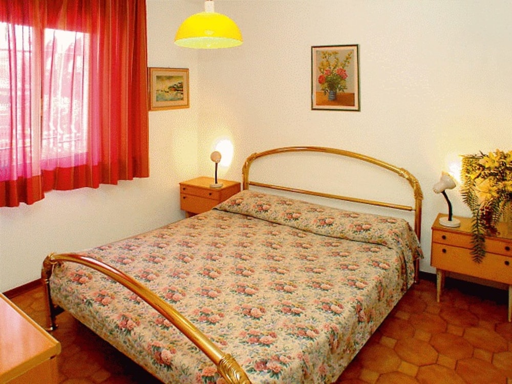 3 Room Flat With Wi-fi and Private Patio in a Green Area of Lignano Sabbiadoro