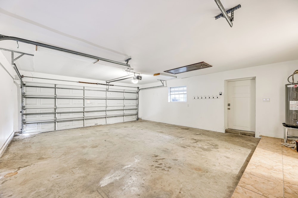 Convenient, Spacious & Peaceful: Home in Edinburg!