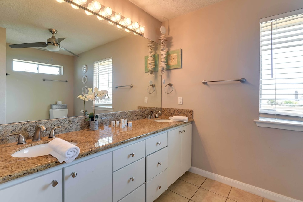 Pet-friendly Galveston Home w/ Wraparound Deck