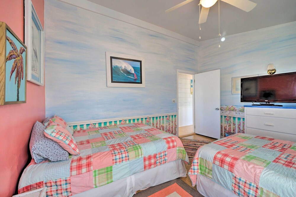 Oceanfront Gem w/ Rooftop Deck: Steps to Sand