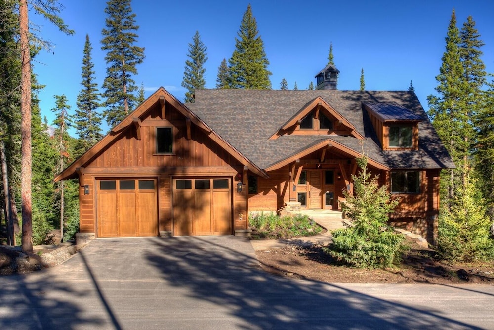 6 Diversion Lane 5 Bedroom Home by Moonlight Basin Lodging view 5