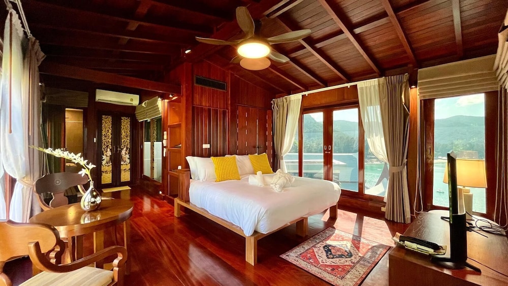 Luxury Seaview 6 Bedrooms With Infinity Pool Villa, Private Gym, Superfast Wifi