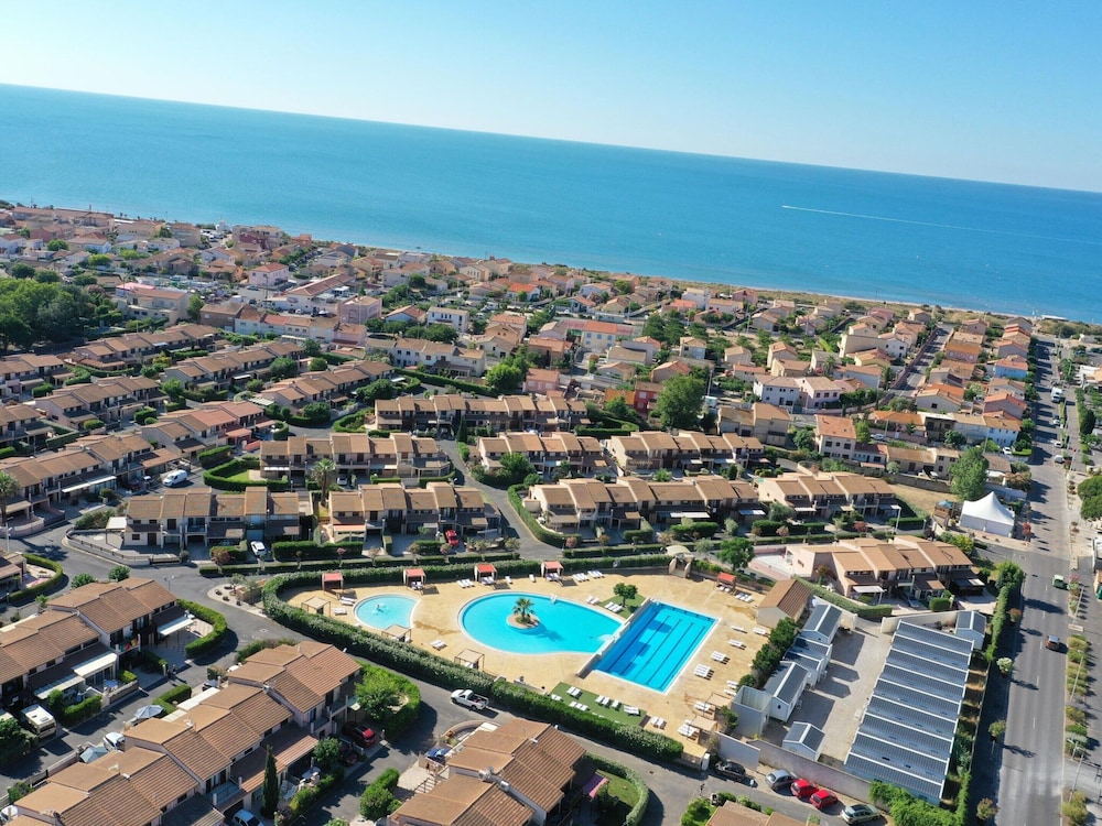 Cozy Beach House in Les Tamaris