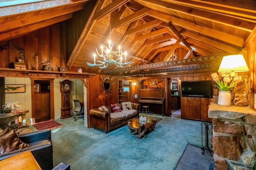 Hobbit House in Big Bear #166