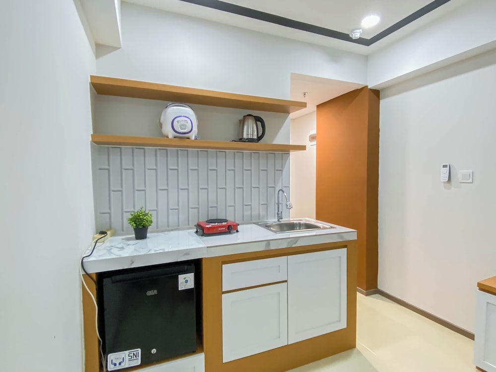 Cozy Living Studio Room At Meikarta Apartment
