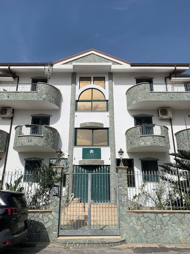 Don Michele Apartments