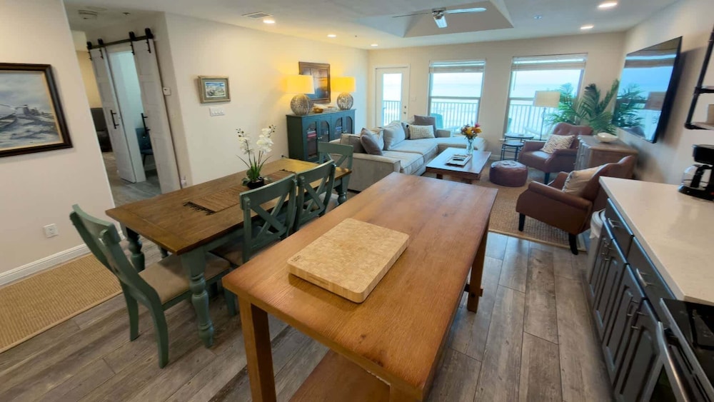 Penthouse Beachfront Views Renovated 4 Bedroom Condo