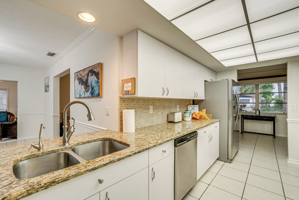 2 Mi to Beach: Home w/ Pool in Venice