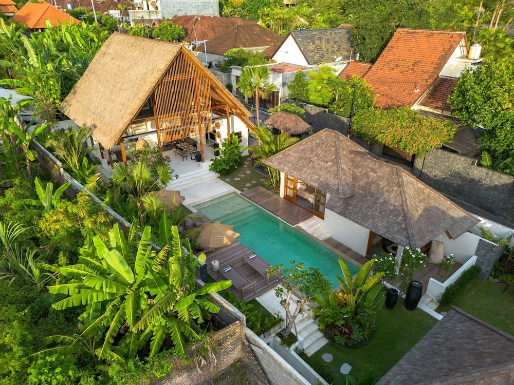 Villa Chempaka by Alfred in Bali - New Luxe Tropical 4BR Dream Villa in Canggu