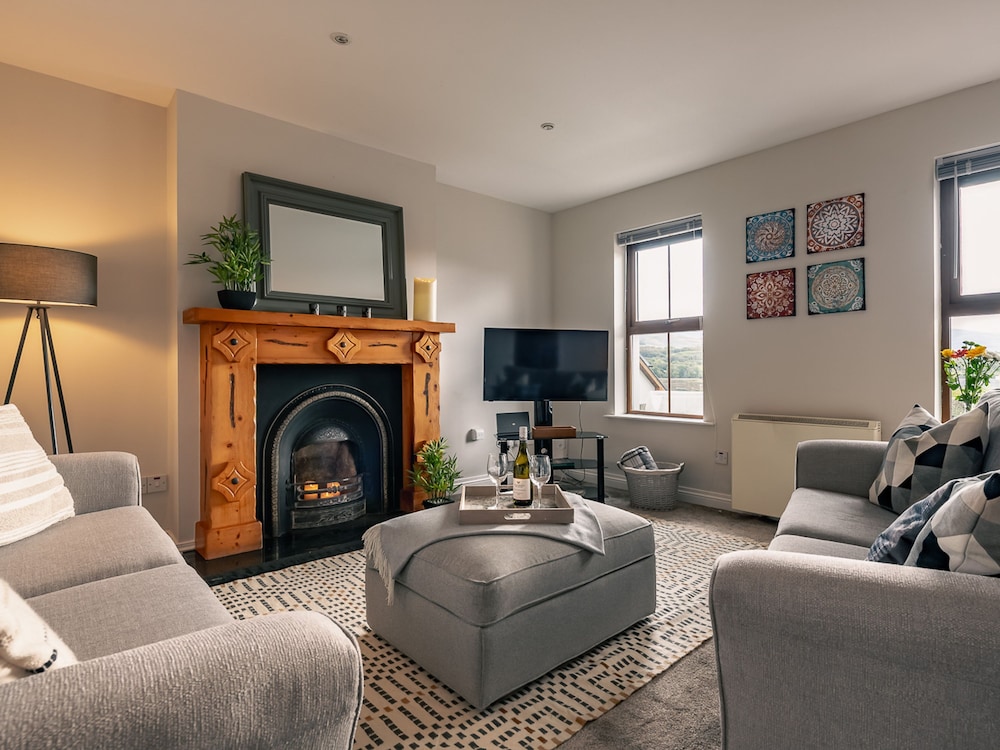 2 Bedroom Home in Kenmare With sea Views to Sleep 4