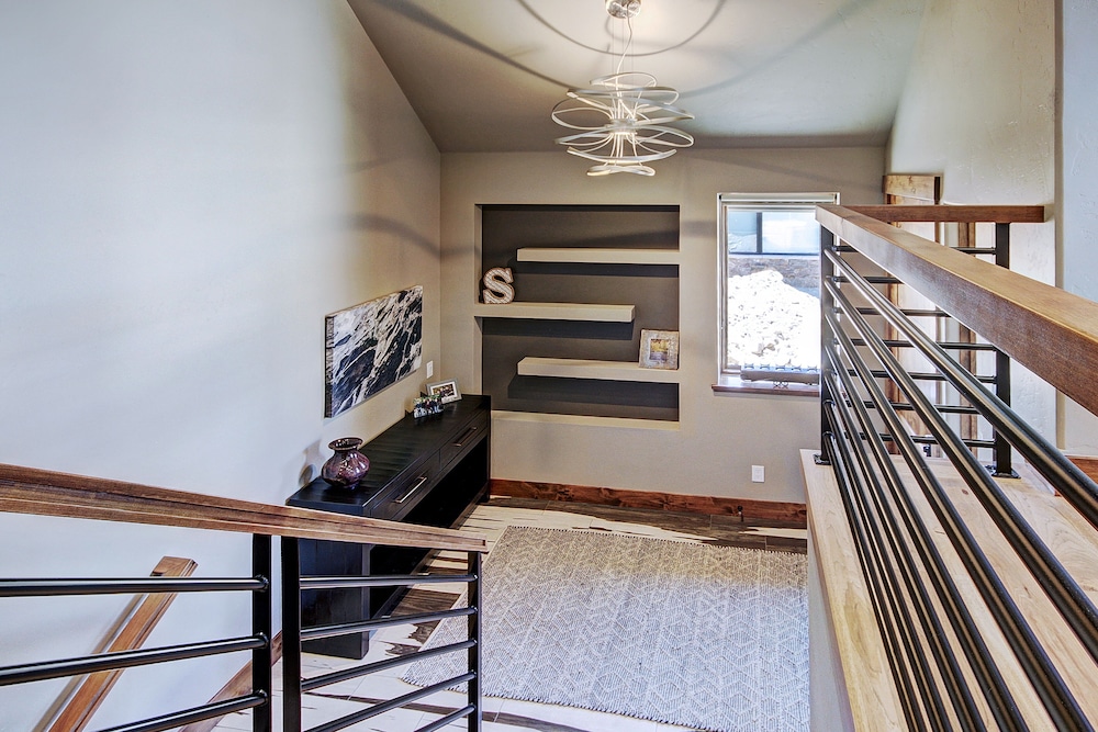 Slope View  3 Bedroom Townhouse by RedAwning
