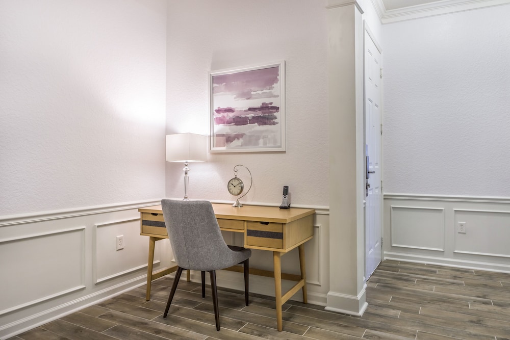 Casa Del Lago Penthouse 3 Bedroom Condo by RedAwning