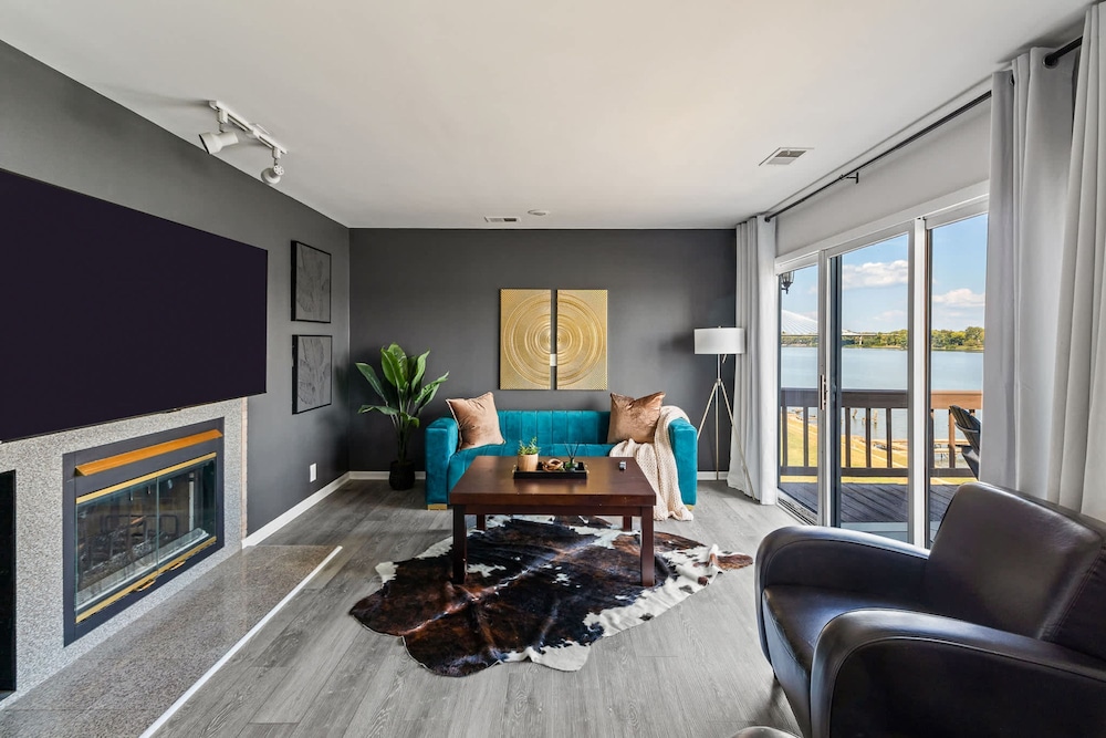 Renovated River Home Hot Tub Sauna Game Room