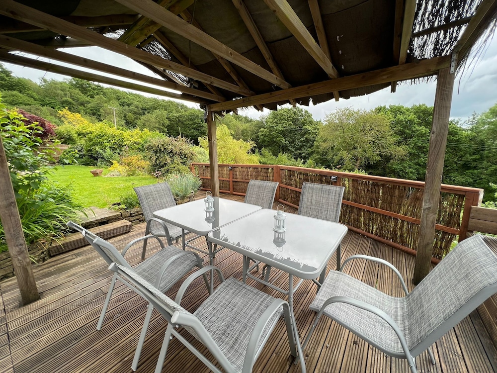 Cwmbach Cottages view 5