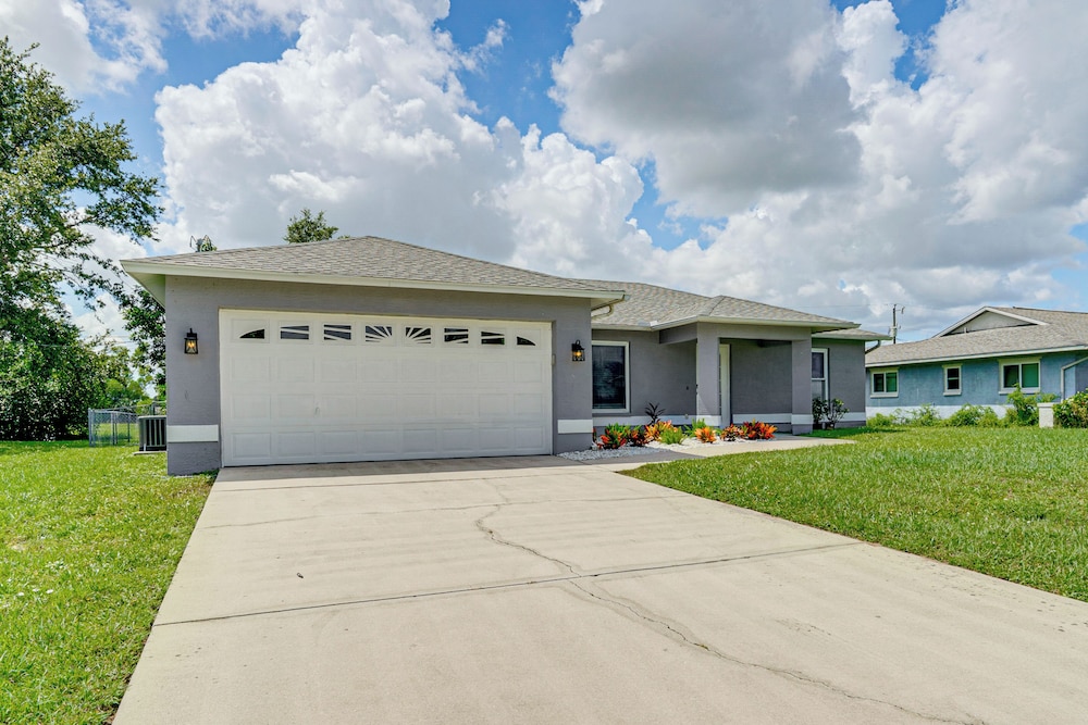 Quiet Neighborhood! Poolside Oasis in Cape Coral
